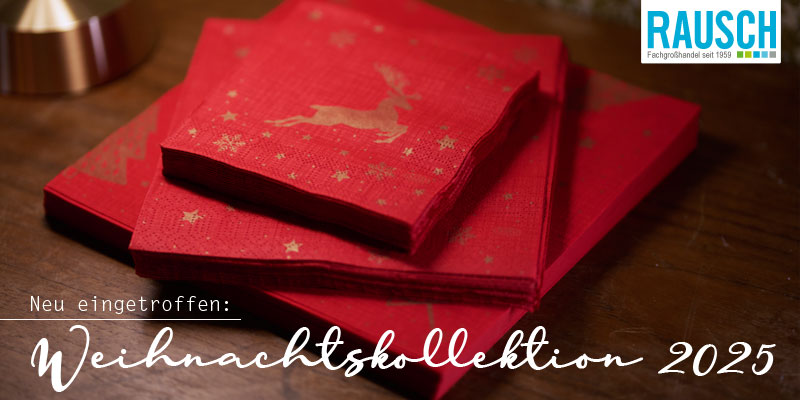 rote Servietten mit weihnachtlichen Motiv auf diffusen Hintergrund