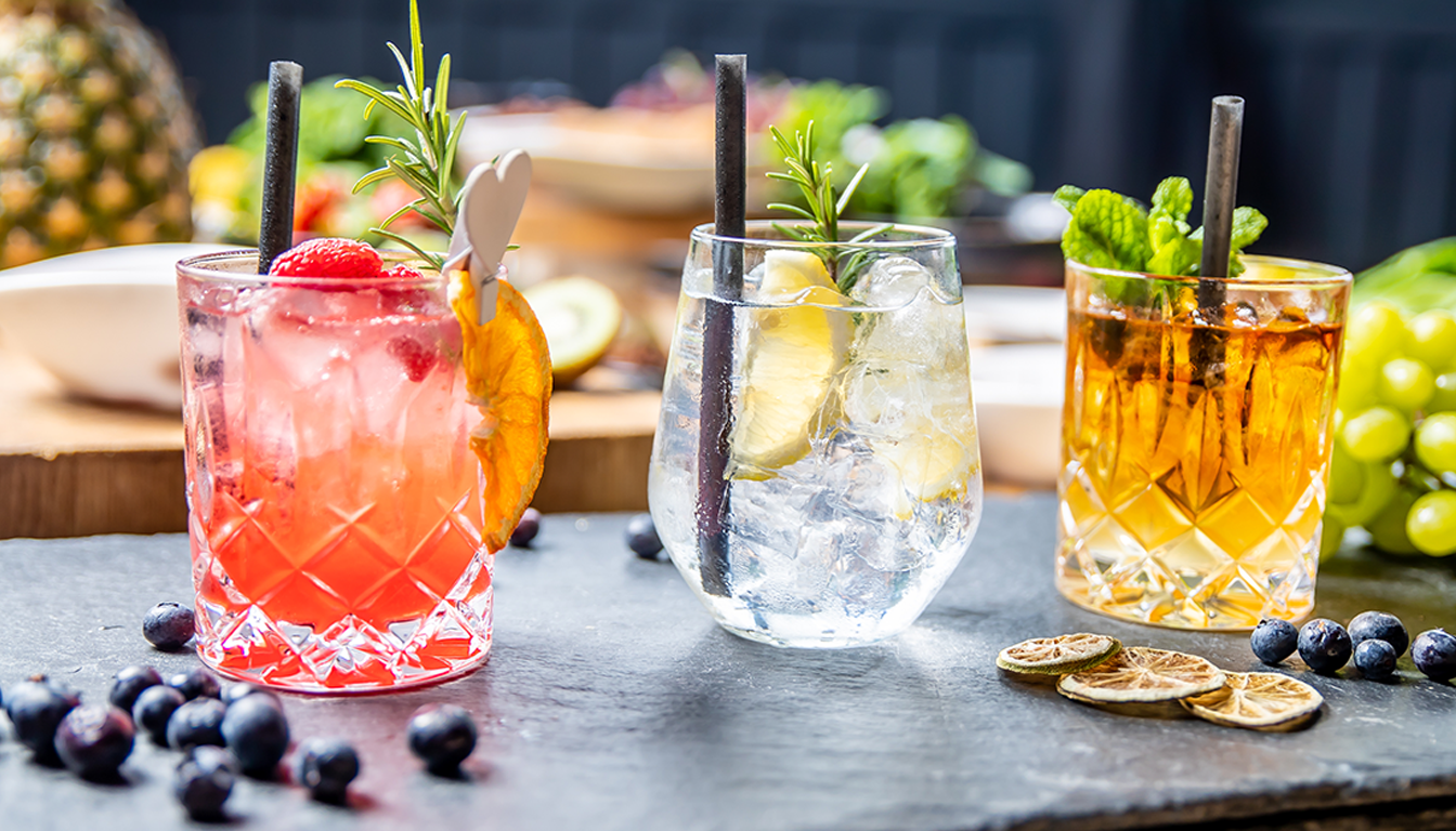 REFORK Strohhalm in einem Kaltgetränk – natürliches Trinkgefühl ohne Fremdgeschmack