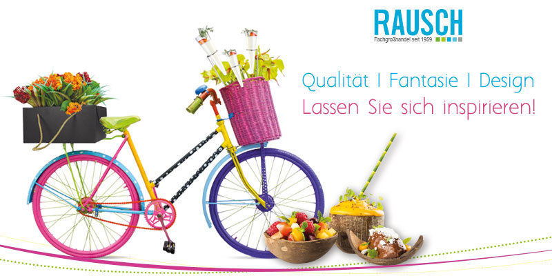 Außergewöhnliche Servierlösungen: Kokosnussschalen für Obstsalat und Desserts neben einem dekorativen Fahrrad – Inspiration für Catering und Events.
